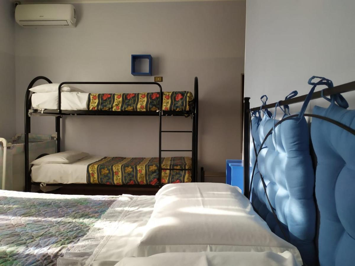 B&B La Casa Di Angelica Розето-дельи-Абруцци Экстерьер фото